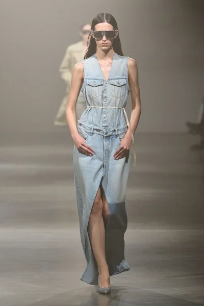 Look 18